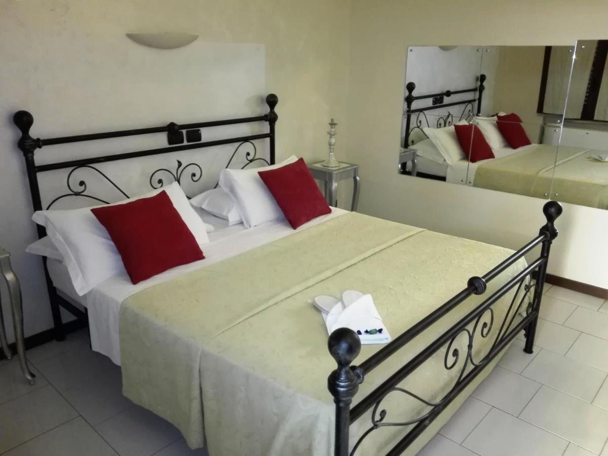 Hotel Motel Est Peschiera Borromeo Exterior photo