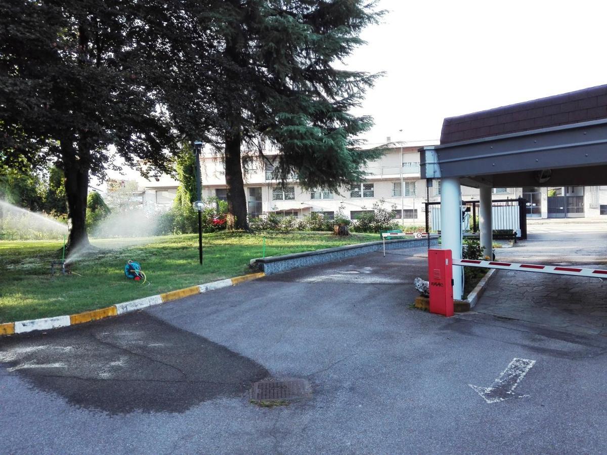 Hotel Motel Est Peschiera Borromeo Exterior photo