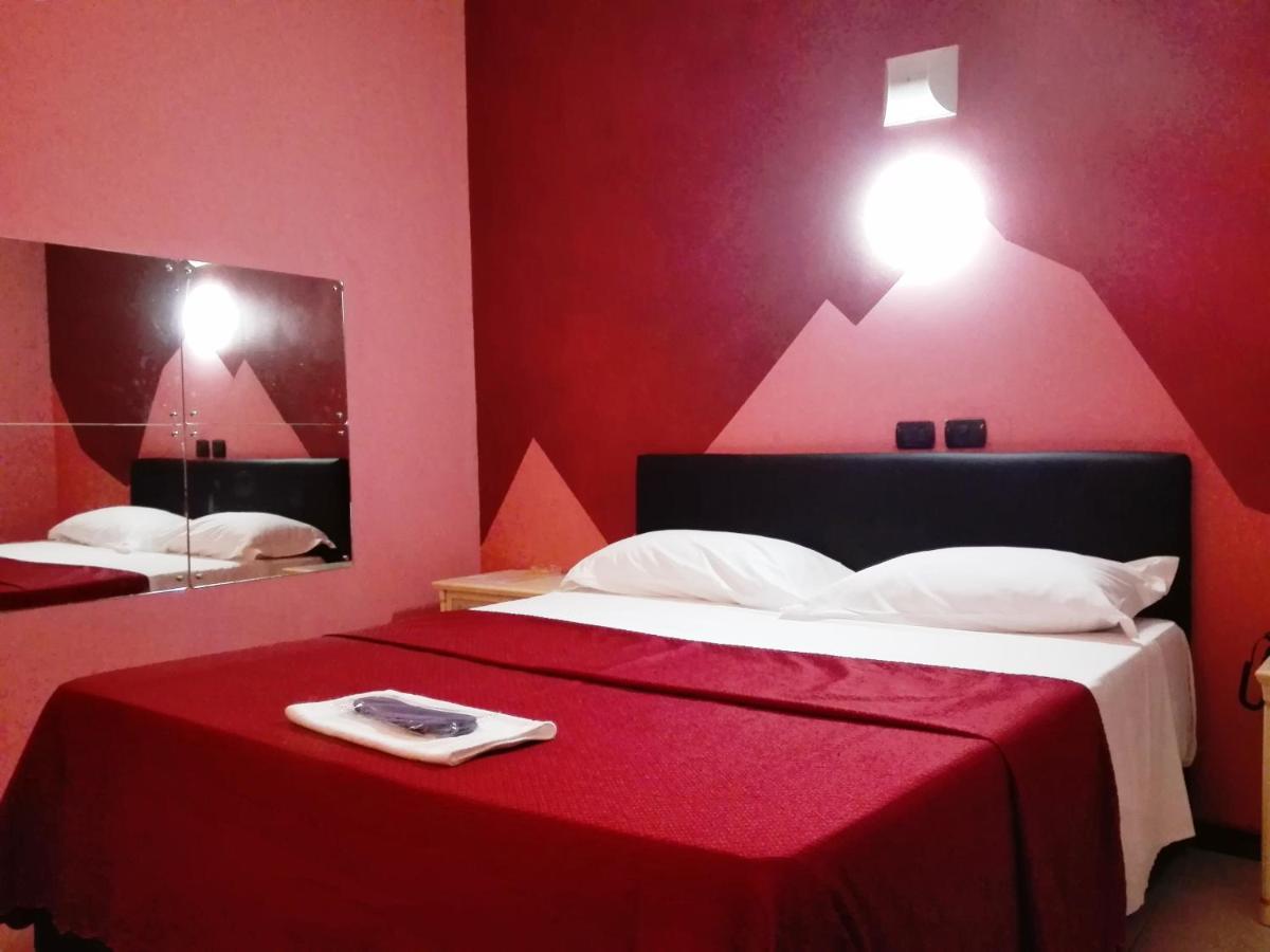 Hotel Motel Est Peschiera Borromeo Exterior photo
